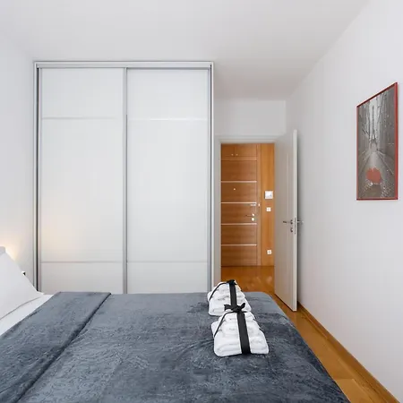 Appartamento Garden - Parking & Security Belgrado