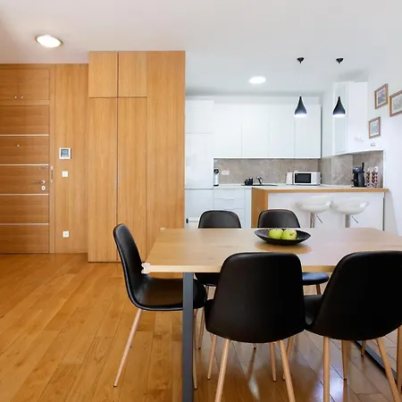 Garden - Parking & Security Belgrado