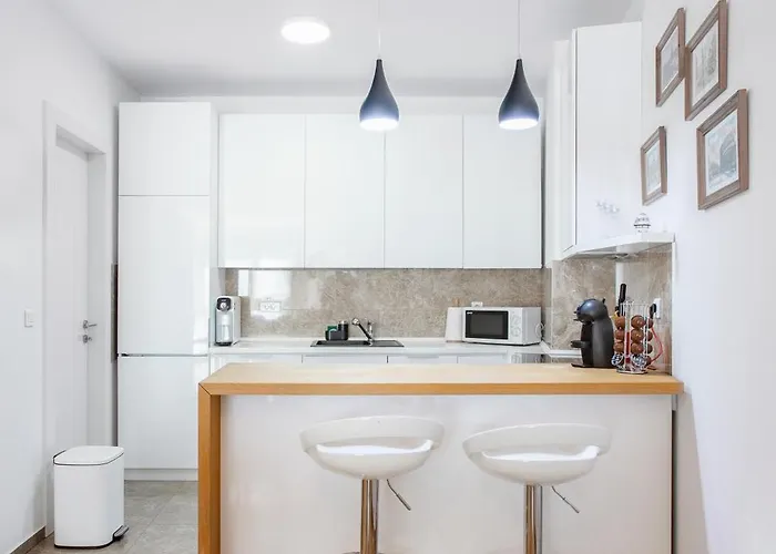 Garden - Parking & Security بلغراد